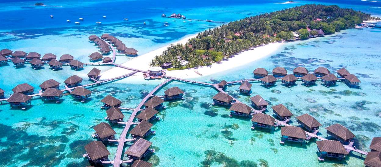 Mesmerizing Maldives Vacations in a Luxury Beach Resort